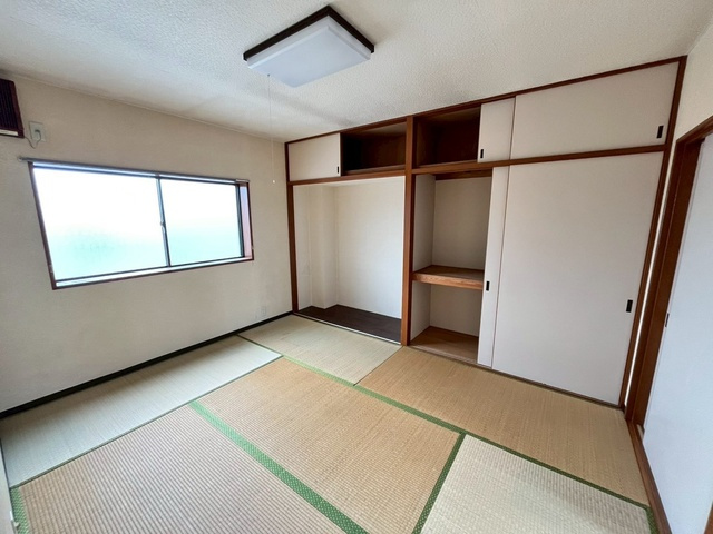 高志前ビルの和室
