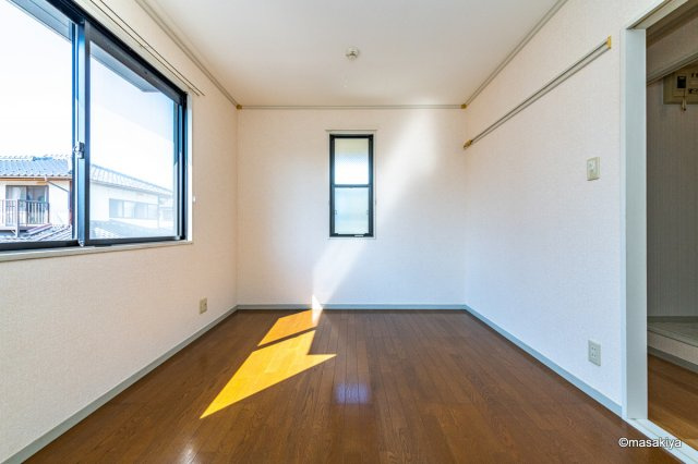 ハイライズ若槻の洋室