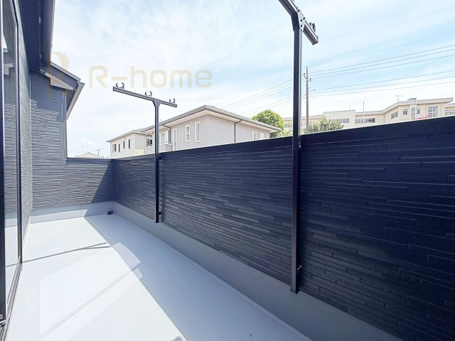 取手市本郷6期　新築戸建て　3号棟のバルコニー|お布団やラグなどの大きな物も干しやすい広々としたバルコニー！
