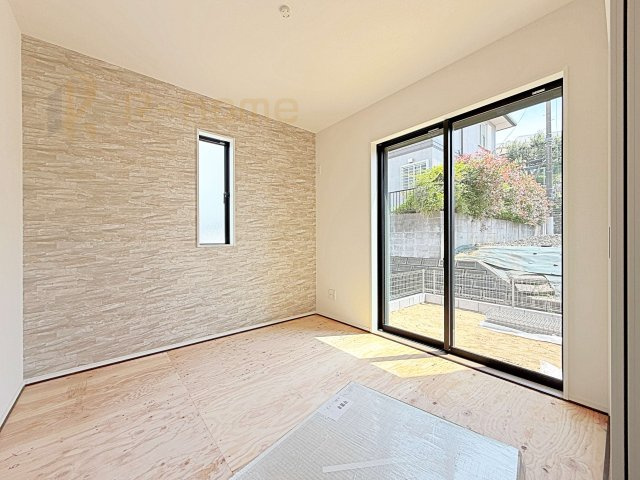 取手市本郷6期　新築戸建て　3号棟の和室|フローリングより衝撃が少ない和室！アクセントクロスがお洒落なくつろぎ空間♪