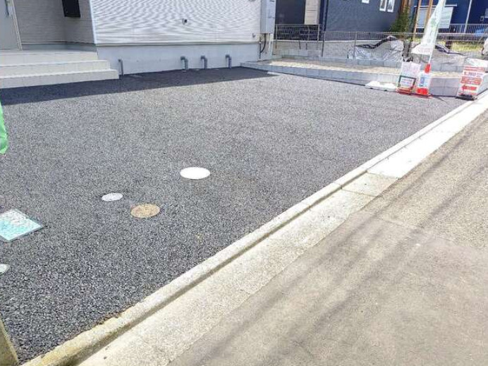 厚木市船子第7　全3棟の駐車場