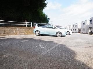 メゾンヤマリⅡの駐車場|駐車スペースもあります