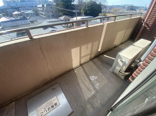 木崎台マンションのバルコニー|お洗濯にも便利なバルコニー付き