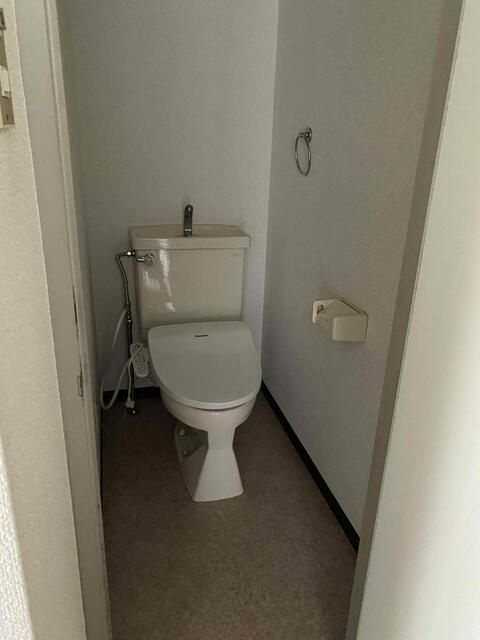 ニューオークのトイレ|落ち着いた色調のトイレです