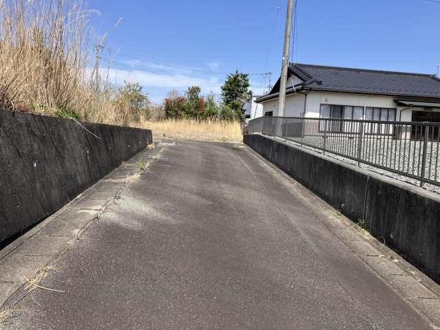 富岡町小浜 売土地の前面道路含む現地写真