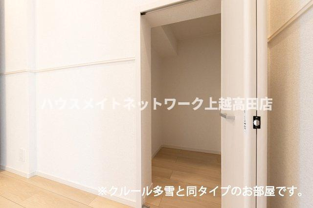 ベル　パトリ　Ａの内装|クローゼット（参考室内写真クルール多雪と同タイプ）