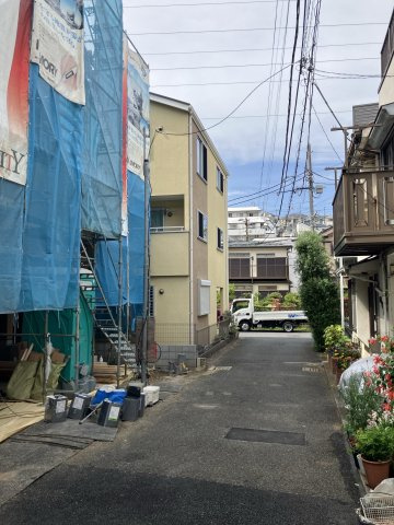戸建 横浜市鶴見区北寺尾７丁目の前面道路含む現地写真