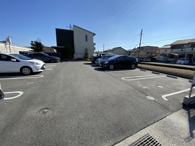 メゾン　ラ・ソルビアの駐車場