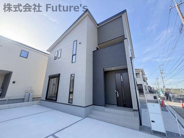 三郷市彦糸　新築戸建　全5棟　5号棟の外観|シックな色合いがオシャレな邸宅です