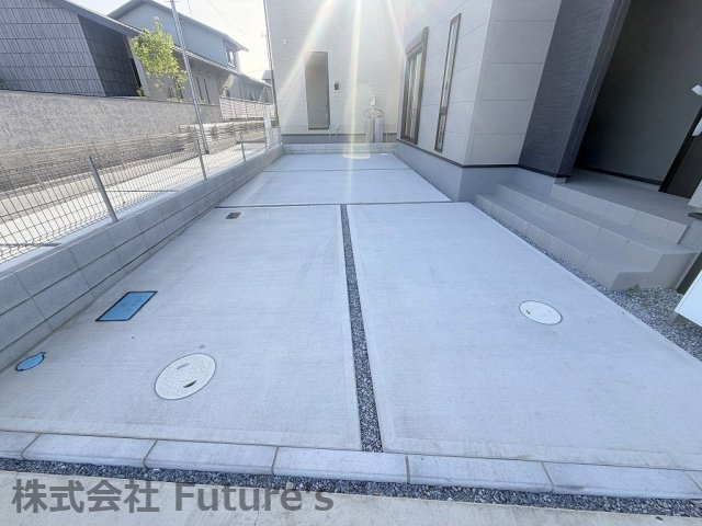 三郷市彦糸　新築戸建　全5棟　5号棟の駐車場|カースペース2台分あり（車種制限あり）