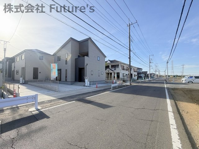 三郷市彦糸　新築戸建　全5棟　5号棟の前面道路含む現地写真|前面道路含む現地写真です。