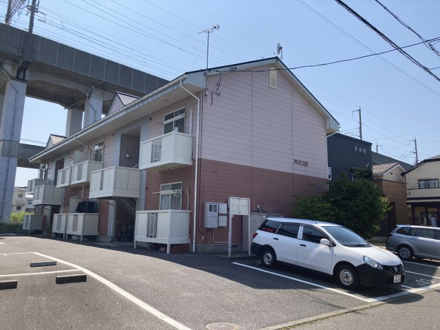 アドバンス21の駐車場