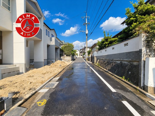 春日市紅葉ヶ丘西6丁目第3-2棟（2号棟）の外観|前面道路含む現地の写真です。