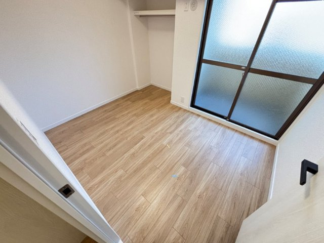 エスポア中島の洋室