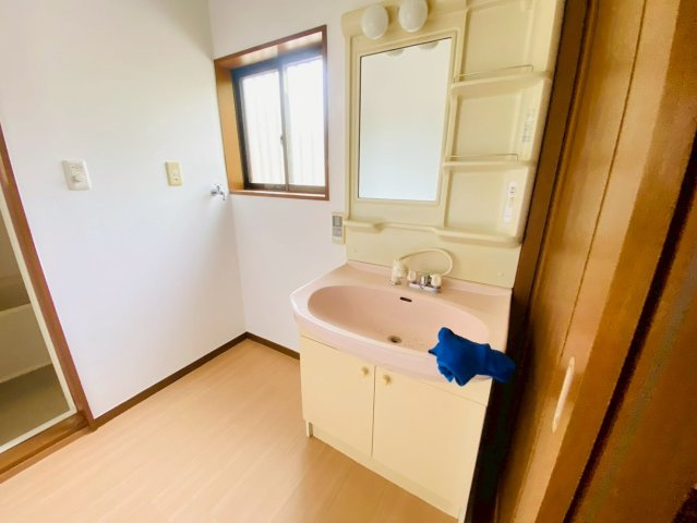 文違　中古戸建の独立洗面台