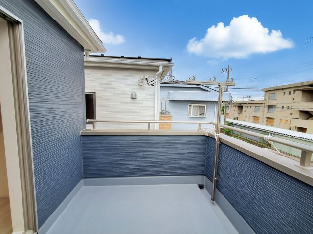 八潮市　緑町3丁目　新築戸建　全3棟のバルコニー|施工例です