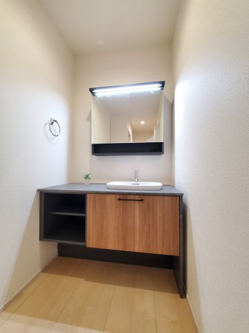八潮市　緑町3丁目　新築戸建　全3棟の独立洗面台|独立洗面台、朝の身支度には欠かせません