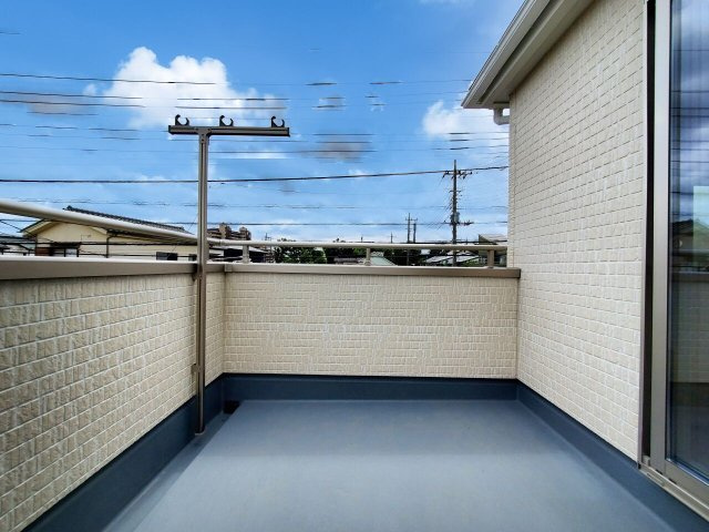 八潮市　緑町3丁目　新築戸建　全3棟のバルコニー|暖かな日差しのふりそそぐバルコニー
