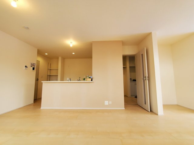 八潮市　緑町3丁目　新築戸建　全3棟の居間・リビング|こちらの居間で趣味の時間をお楽しみください