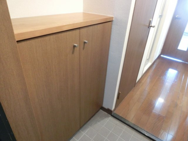 リーガル西長堀の玄関