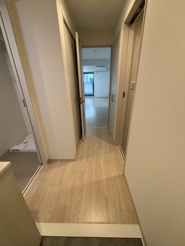 メゾンレヴナ木田町の玄関