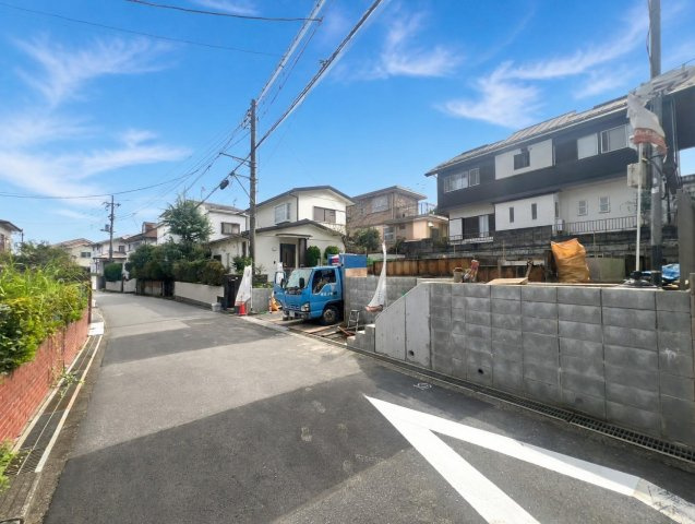 日野市百草８期の前面道路含む現地写真