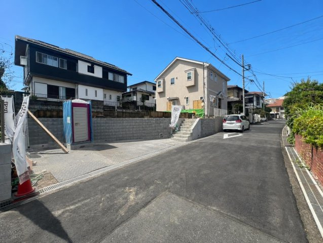 日野市百草８期の前面道路含む現地写真