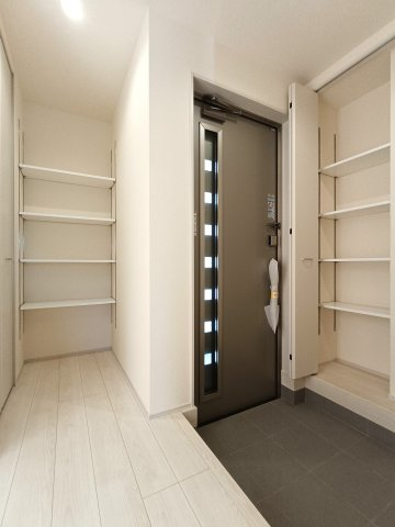 北葛飾郡松伏町松伏　松伏　新築戸建　全9棟の玄関|ゆったりとした玄関です