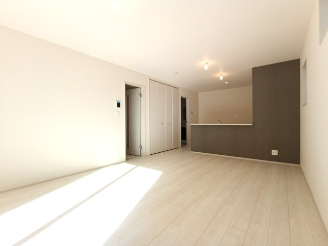 北葛飾郡松伏町松伏　松伏　新築戸建　全9棟の居間・リビング|こちらの居間で趣味の時間をお楽しみください