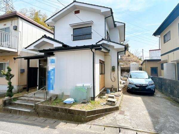 周南市大字久米　戸建ての外観|【リフォーム中】外観写真の別アングルです。外壁屋根は塗装致しました。駐車は縦列２台です