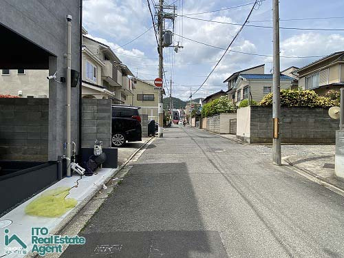 紫竹牛若町 中古戸建の前面道路含む現地写真