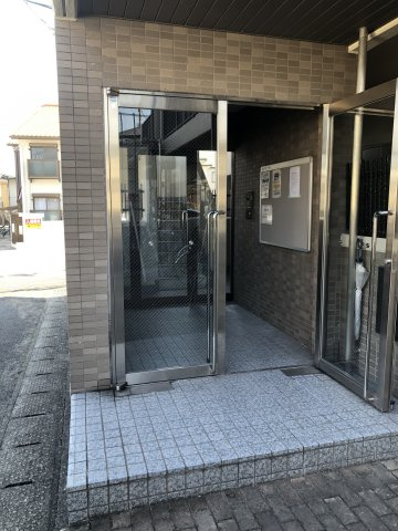アベニュー穝のエントランス|毎日通るエントランスはこのようになっています
