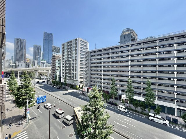 ローレル麻布十番の展望|ローレル麻布十番：東向き角部屋につき陽当り・通風良好！