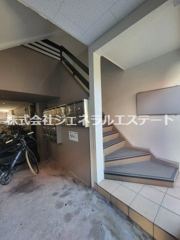 寝屋川コーポラスⅠのエントランス