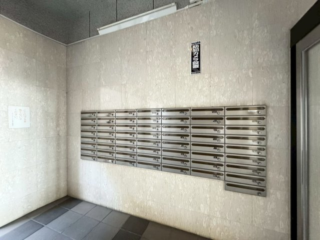 【認定中古】イマージュアークヒルズ霧ケ丘ー3LDKー【小倉北区　中古マンション】の設備|エントランスには郵便受けあります【小倉北区　中古マンション】