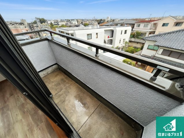 西宮市一ケ谷町　中古一戸建てのバルコニー|ワイドバルコニーは洗濯物を干すスペースが広いのでご家族が多くても安心！