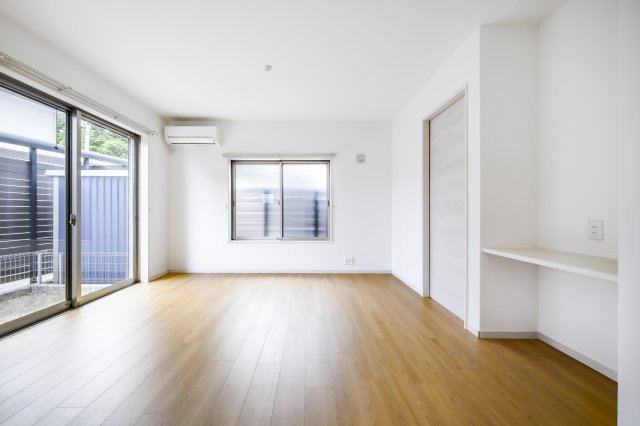 知多郡東浦町大字緒川字屋敷壱区戸建の居間・リビング