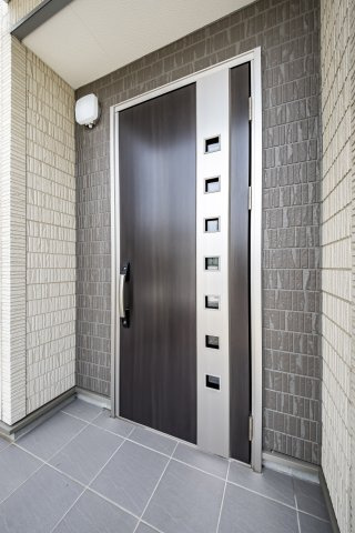 知多郡東浦町大字緒川字屋敷壱区戸建の玄関