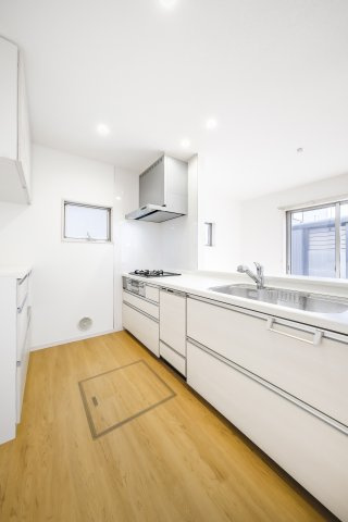 知多郡東浦町大字緒川字屋敷壱区戸建のキッチン
