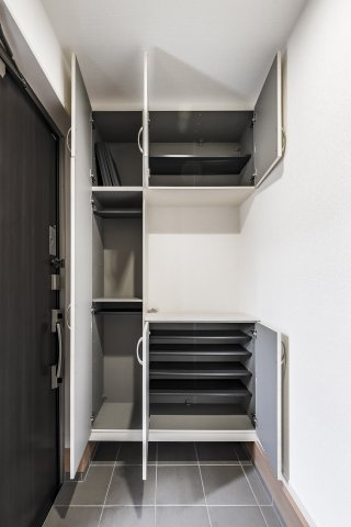 知多郡東浦町大字緒川字屋敷壱区戸建の収納