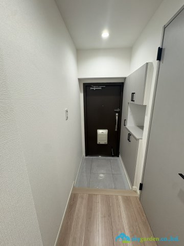 シャルマンコーポ藤沢の玄関|収納もある玄関です