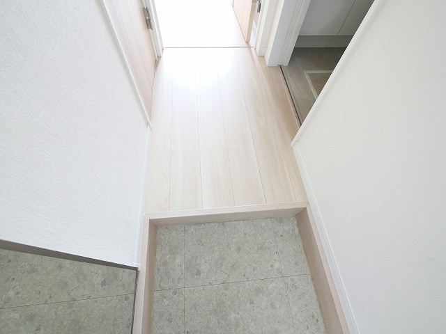 グラシアスコート学園前EASTの玄関