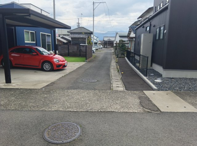 西条市三津屋の中古一戸建 収益物件2棟+月極駐車場4台分