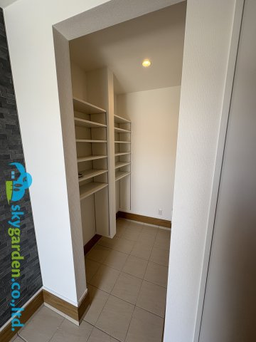 藤沢市片瀬山5丁目　新築戸建　全1棟の玄関|シューズクロゼット
