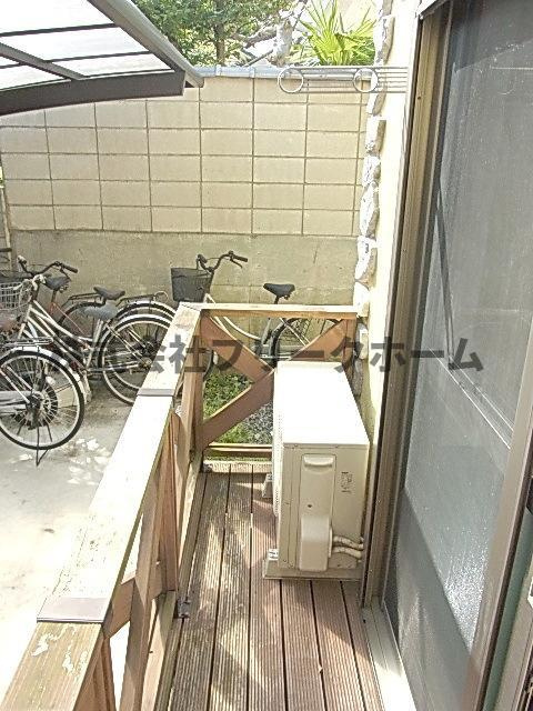 小金井市前原町３丁目のアパートのバルコニー