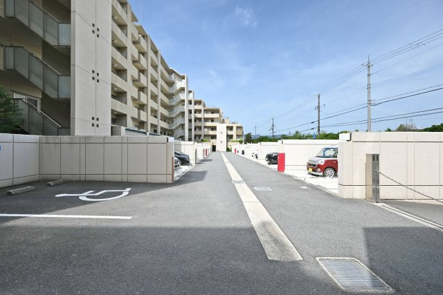 レピア・アーバン塚口北ヴェルデリッジの駐車場|駐車場月額料金：4000円～9000円
※空き状況は要確認