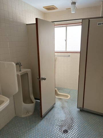 ６６８１４　安八郡輪之内町楡俣中古工場