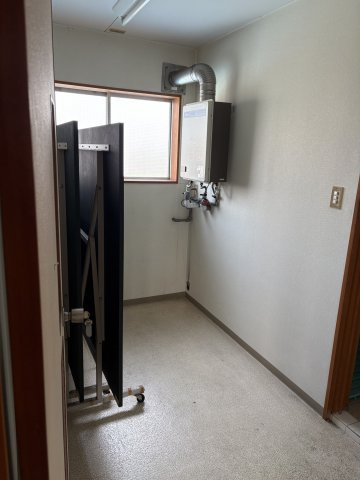 ６６８１４　安八郡輪之内町楡俣中古工場
