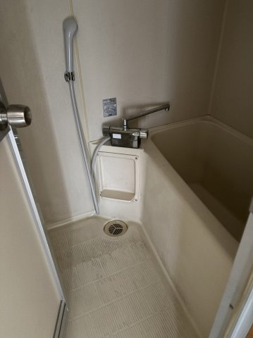 ６６８１４　安八郡輪之内町楡俣中古工場