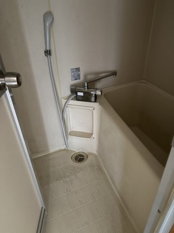 ６６８１４　安八郡輪之内町楡俣中古工場